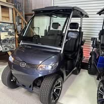 E-Z-GO vs Club Car: Picking the Right Cart